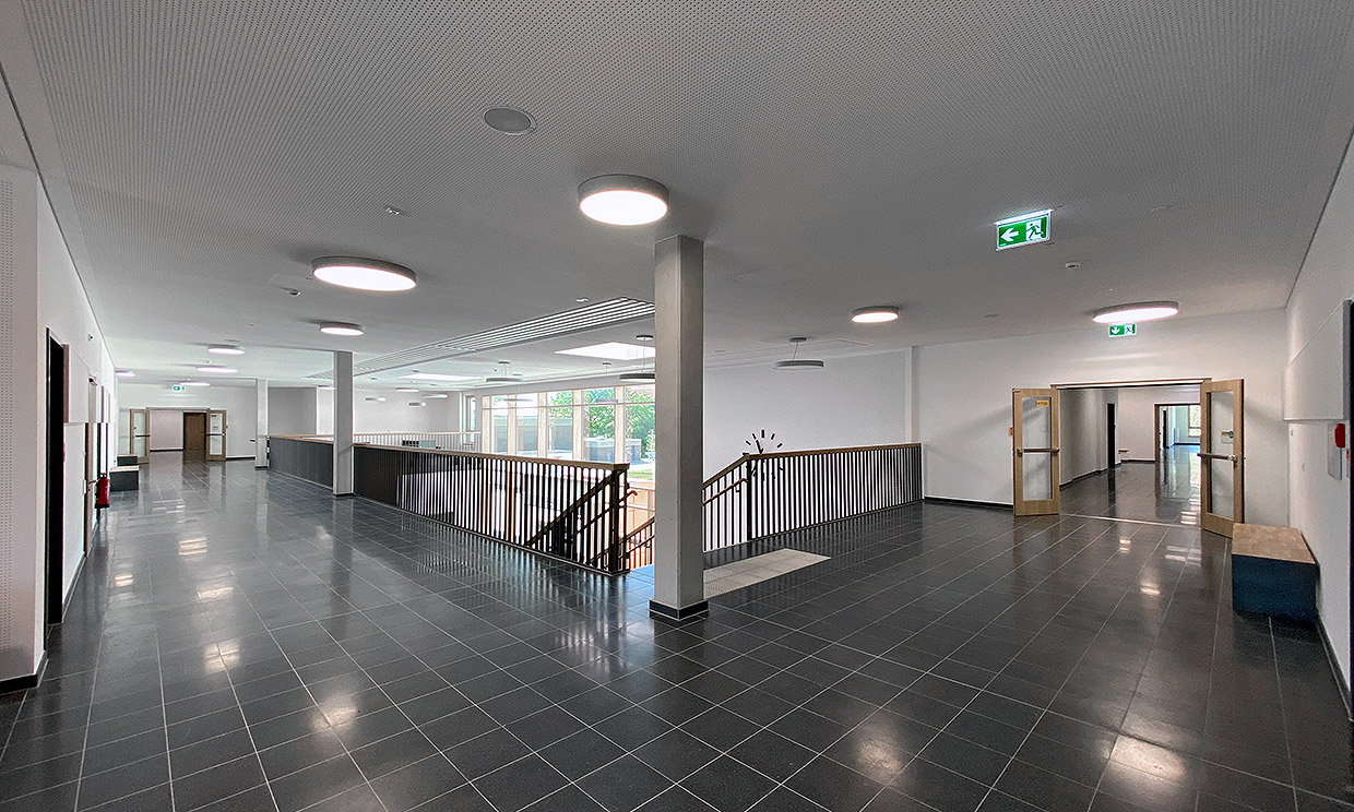 Ansicht Schulgebäude 1.OG  . Neubau Albert-Einstein-Schule, Laatzen