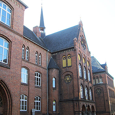 Umbau & Sanierung der Integrierten Gesamtschule (IGS) J. W. von Goethe in Wismar . Schallschutz, Raumakustik