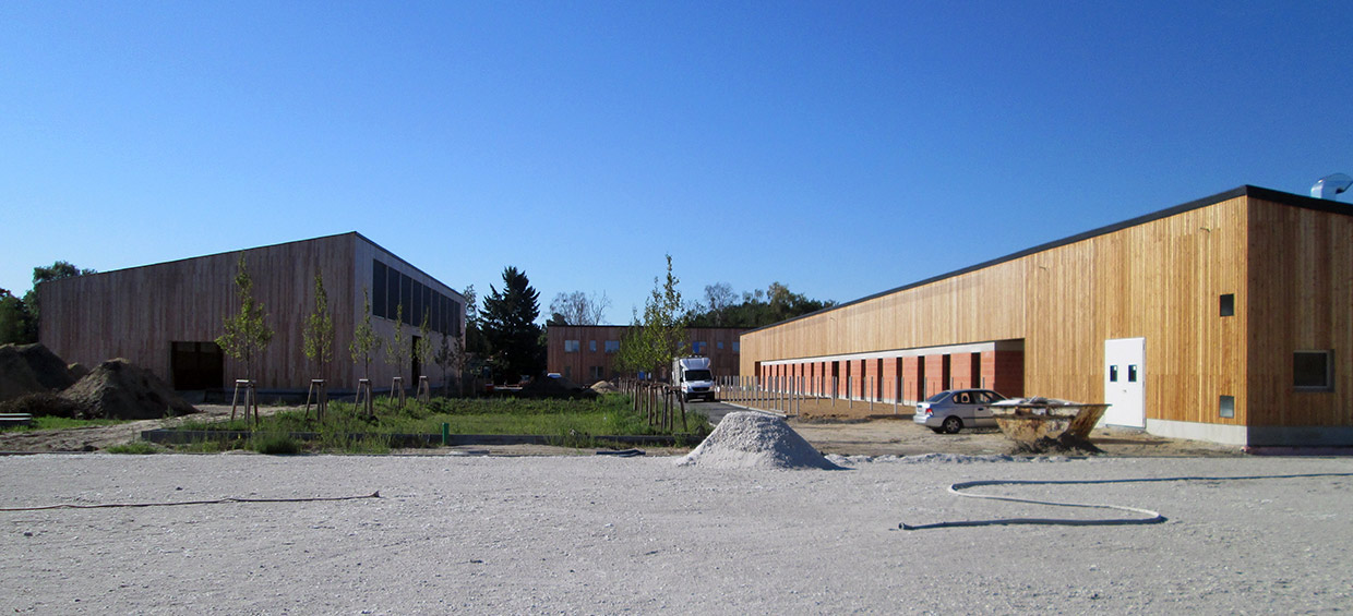 Ansicht Reithalle und Stallungen . Neubau für die Reiterstaffel der Bundespolizei, Stahnsdorf